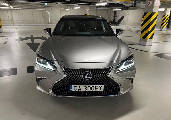 Lexus ES cena 135000 przebieg: 47000, rok produkcji 2019 z Wrocław małe 667